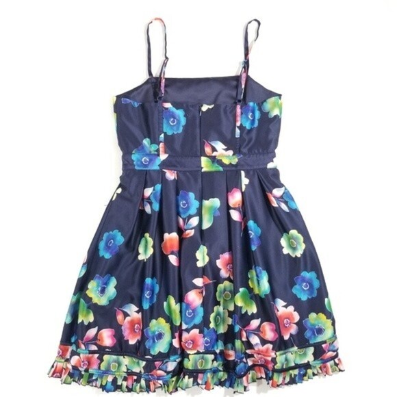 Jessica Simpson Sleeveless Dress - Picture 5 of 8